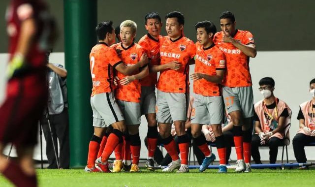 leyu-低配版“双塔”立“头”功 小克鲁伊夫不满还可做更好